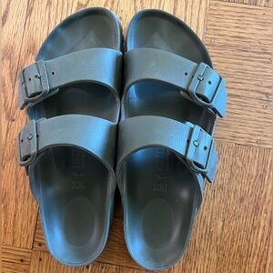 Birkenstock Arizona Essentials in Khaki size 39